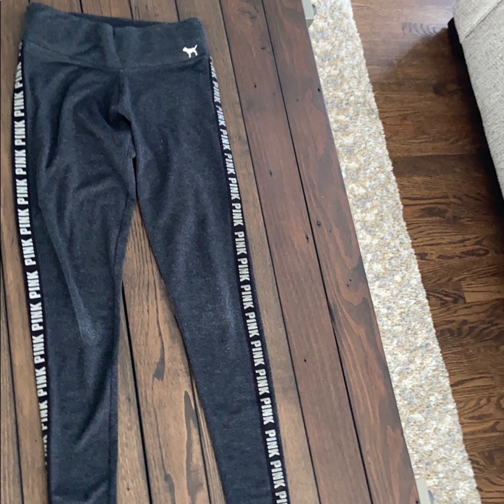 Pink a Victoria’s Secret yoga leggings